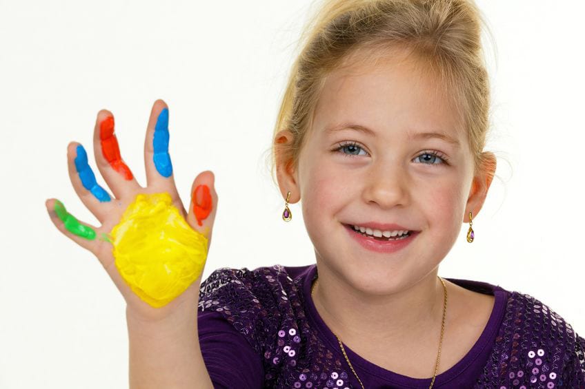 young girl with pain on her hand - Hypnosis