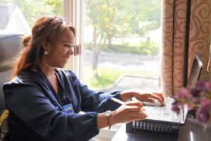 woman typing in laptop